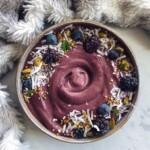 This Smoothie Bowl recipe the perfect breakfast to kick off the day. It is not only delicious and easy to make, but also dairy-free, gluten-free, vegan and full of anti-inflammatory ingredients. Shuangy's Kitchensink | #shuangyskitchensink #glutenfree #dairyfree #smoothie #smoothierecipes #smoothiebowls