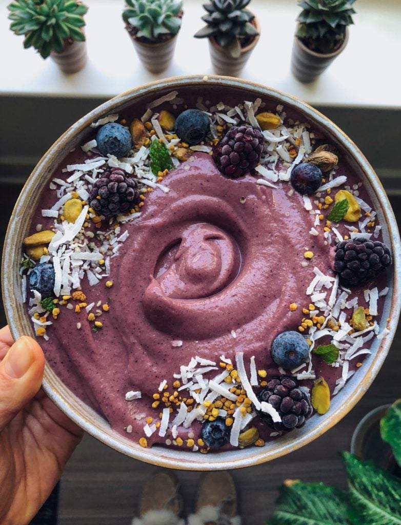 Anti-Inflammatory, Immune-Boosting Berry Ginger Smoothie Bowl Recipe