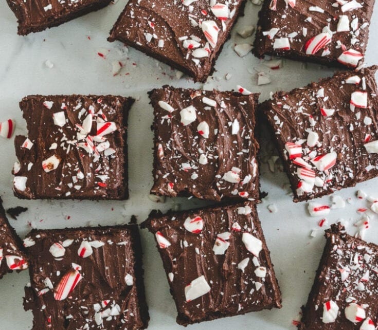 Paleo peppermint brownie | This Peppermint Chocolate Brownie recipe a healthy twist of the traditional holiday favorite. It is Paleo, Gluten Free, Vegan and super easy to make. It is the perfect dessert to share with family and friends this Christmas. | Shuangy’s Kitchen Sink #shuangyskitchensink #vegan #paleo #glutenfree #peppermint #brownie #healthybrownie #healthy dessert