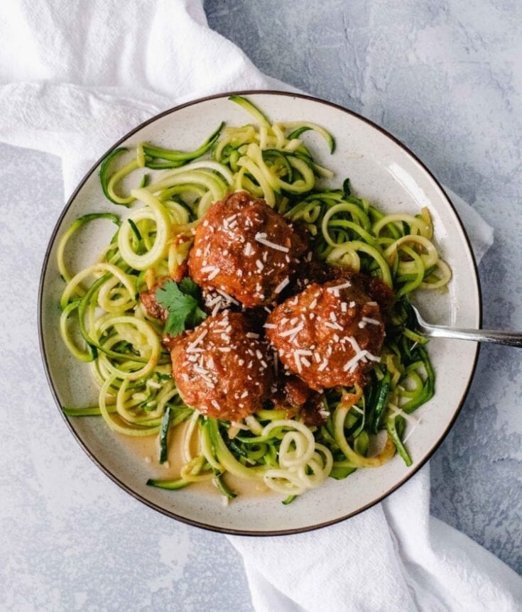 Whole 30 Crockpot Meatballs | Looking for an easy Whole 30 crockpot recipe? This it! These healthy meatballs are delicious + Paleo and gluten-free. They’re awesome as a Whole 30 dinner or any time you want an easy healthy meal. Enjoy! | Shuangy’s Kitchen Sink #ShuangysKitchenSink #Whole30 #Paleo #glutenfree #dairyfree #crockpot #slowcooker #crockpotrecipe #healthyrecipe #healthydinner #Whole30dinner #Whole30crockpot #Whole30recipe