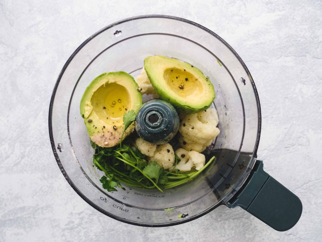 Whole 30 Avocado Hummus | This creamy and delicious avocado hummus recipe is Paleo, vegan and Whole 30 approved. If you’re a big snacker like me, you definitely need to give this healthy snack recipe a try. | Paleo Avocado Hummus Recipe | Shuangy's Kitchensink #hummus #hummusrecipe #paleorecipe #whole30 #whole30recipe #whole30approved #paleo #glutenfree #vegan #healthysnack