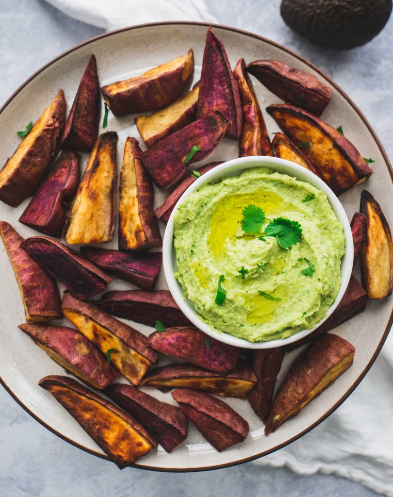 Whole 30 Avocado Hummus | This creamy and delicious avocado hummus recipe is Paleo, vegan and Whole 30 approved. If you’re a big snacker like me, you definitely need to give this healthy snack recipe a try. | Paleo Avocado Hummus Recipe | Shuangy's Kitchensink #hummus #hummusrecipe #paleorecipe #whole30 #whole30recipe #whole30approved #paleo #glutenfree #vegan #healthysnack