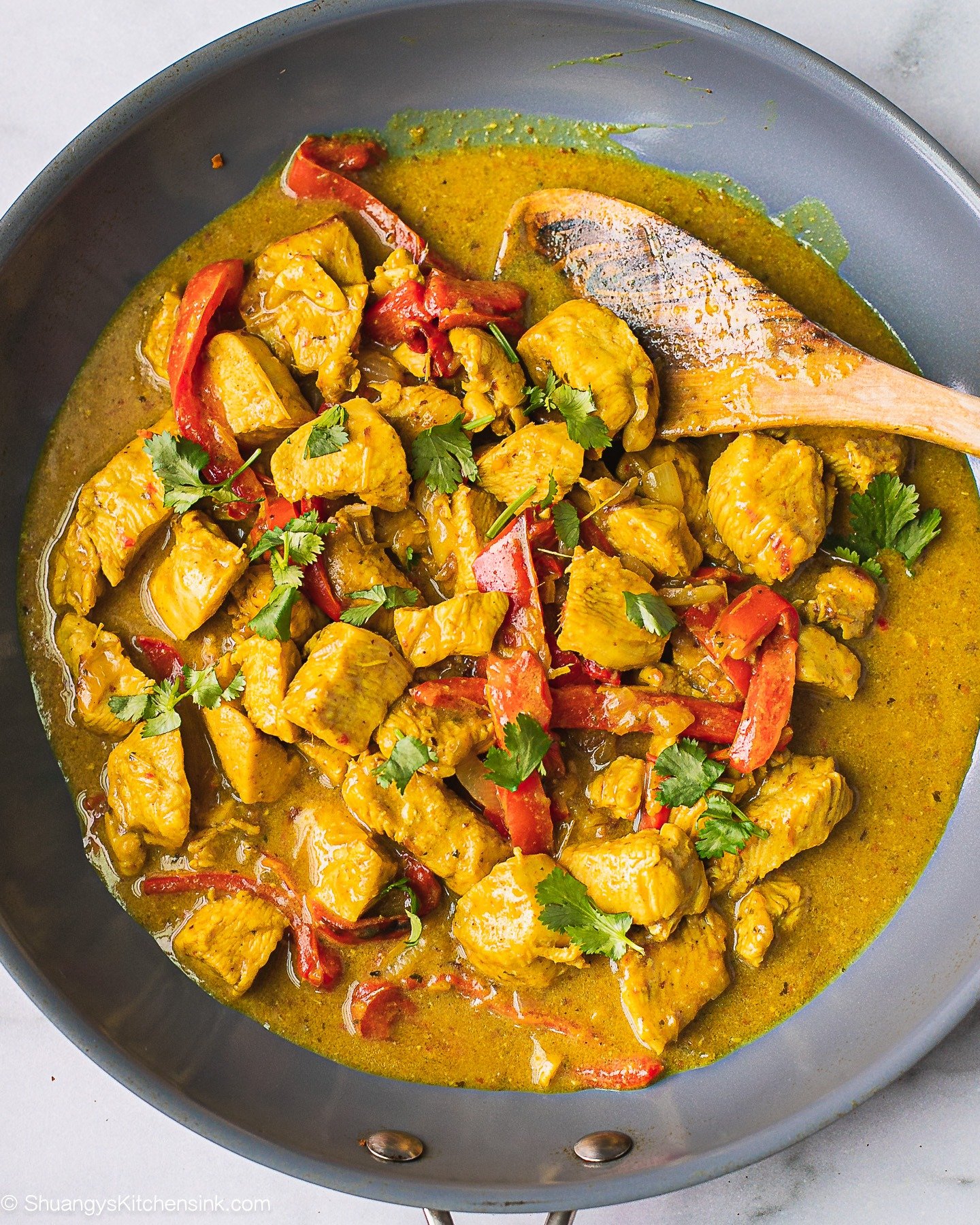 Crockpot Thai Coconut Curry Chicken Whole30 Shuangys Kitchensink 2991