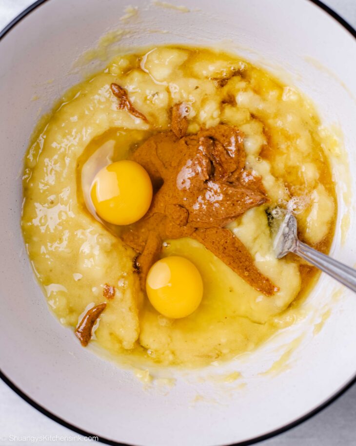 Step by step instruction on how to make almond flour banana bead.