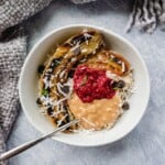 How to make healthy oatmeal | Making a healthy breakfast doesn’t have to be hard! In this step by step oatmeal guide, I’ll show you how to make the most creamy, satisfying and healthy oatmeal bowl for breakfast that will energize your day. It is vegan, gluten free, dairy free and super easy to make. | Shuangy’s Kitchen Sink #shuangyskitchensink #oatmeal #healthybreakfast #vegan #glutenfree #veganbreakfast