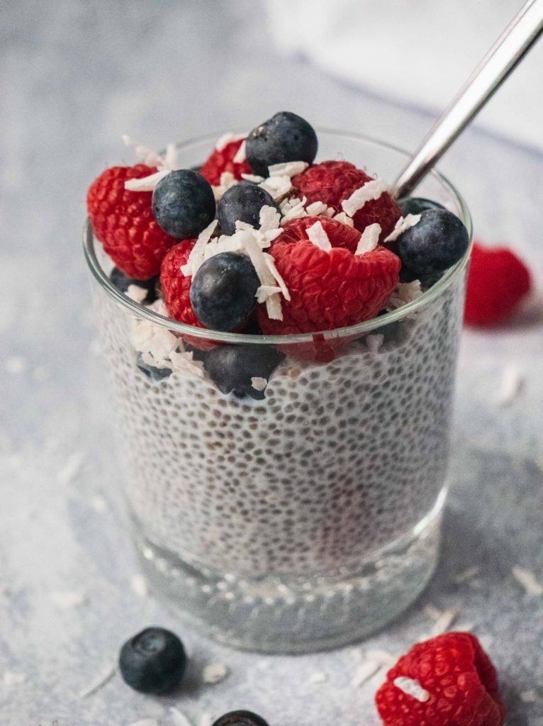 Overnight Chia Pudding | This Overnight chia pudding breakfast recipe is creamy, sweet and so easy to make. it is paleo, Vegan, Gluten Free, Dairy Free, Whole 30. It is packed, healthy fats, fiber and protein. It makes the best low-carb and satisfying overnight breakfast, dessert or snack. And It is also super easy to make overnight. |#shuangyskitchensink #veganbreakfast #chiapudding #chiapuddingrecipe #healthybreakfast #dairyfree #chiaseeds #superfood #easybreakfast #easydessert #easysnack