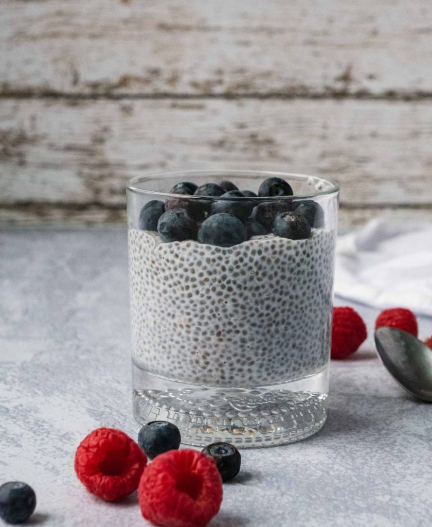 Overnight Chia Pudding | This Overnight chia pudding breakfast recipe is creamy, sweet and so easy to make. it is paleo, Vegan, Gluten Free, Dairy Free, Whole 30. It is packed, healthy fats, fiber and protein. It makes the best low-carb and satisfying overnight breakfast, dessert or snack. And It is also super easy to make overnight. |#shuangyskitchensink #veganbreakfast #chiapudding #chiapuddingrecipe #healthybreakfast #dairyfree #chiaseeds #superfood #easybreakfast #easydessert #easysnack