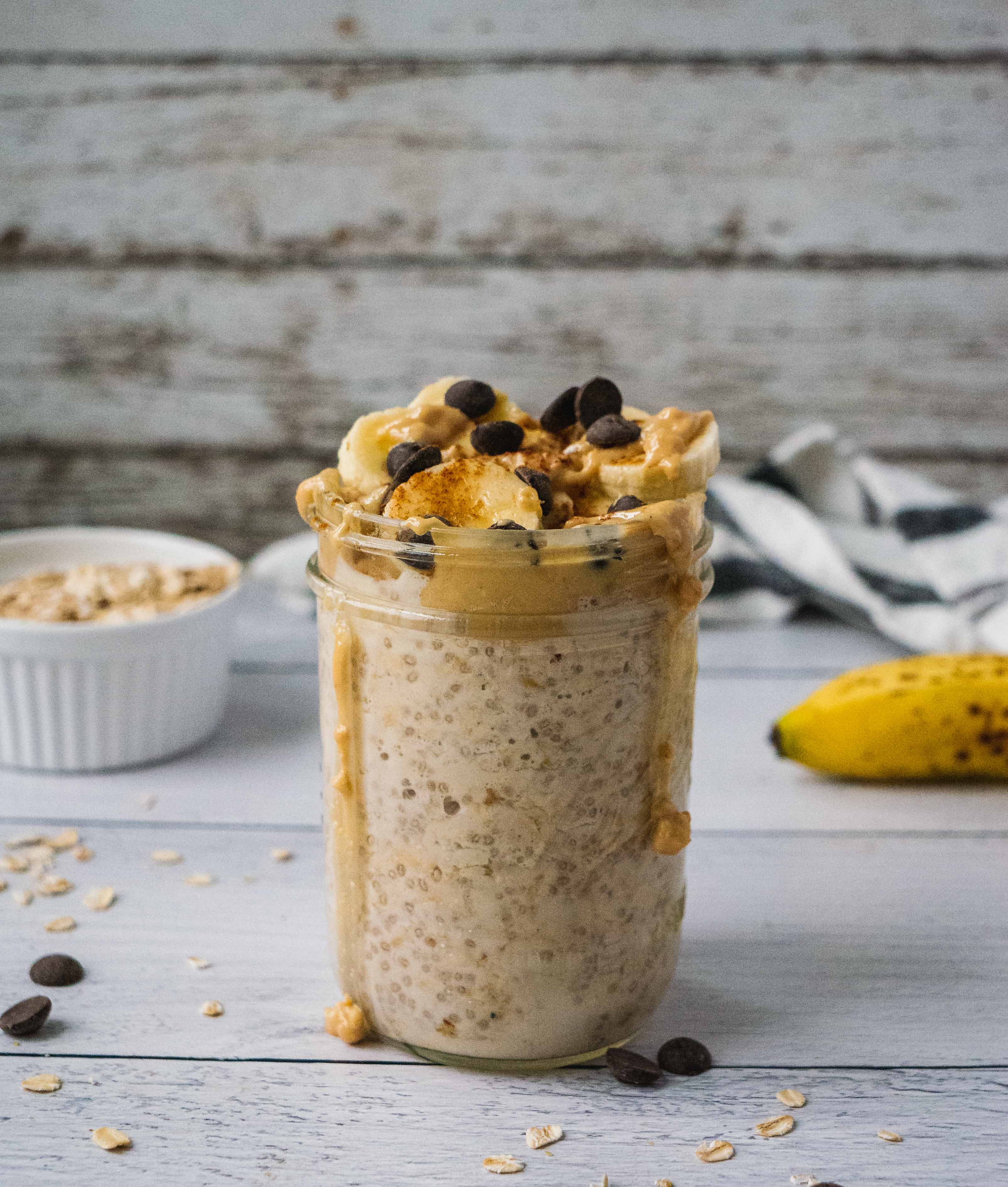 Peanut Butter Banana Overnight Oats - Shuangy's Kitchensink