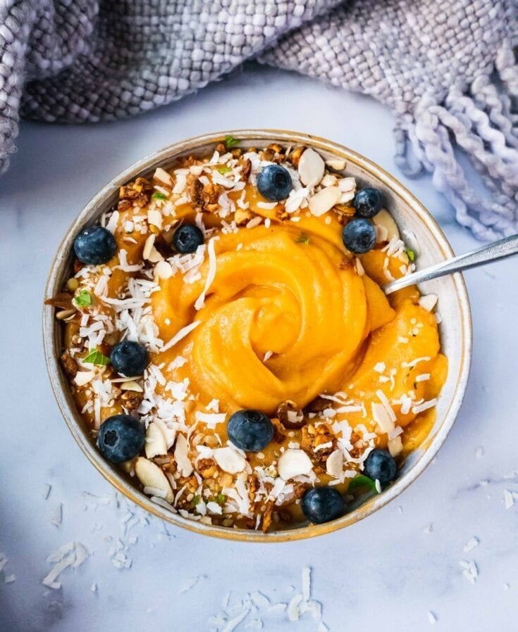 Healthy Tropical Breakfast Smoothie | This Healthy Breakfast Smoothie bowl is the perfect breakfast this summer. It is made with fruit, veggies and creamy cashew milk. One of my favorite breakfast options, this healthy detoxing smoothie bowl is refreshing, great for weight loss loaded with digestive health benefits and all the nutritious ingredients you need to fill up your morning. |#smoothiebowl #healthybreakfast #digestivehealth #smoothiedetox #breakfastsmoothie #veganrecipe