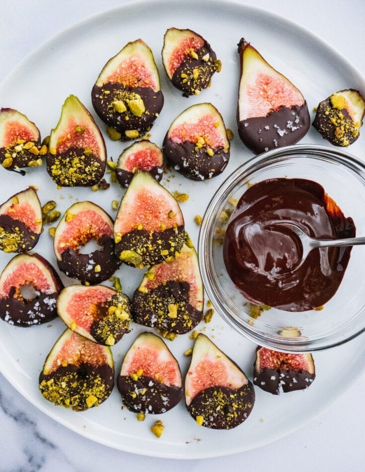 Dark Chocolate Covered Figs | Looking for an easy and healthy fresh fig recipe? These dark chocolate covered figs with pistachios and sea salt are my favorite fig dessert and snack. They are gluten free, paleo, and keto compliant. My favorite summer dessert. Can’t beat this fig chocolate combination! | #figs #summerdessert #paleodessert #chocolate #chocolatecovered #ketodessert