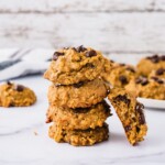 Peanut Butter Banana Oatmeal Cookies | These 5-Ingreident Peanut Butter Banana Oatmeal Cookies may be the Easiest and healthy cookies recipe out there. They are so soft, chewy. Also rich in peanut butter and banana flavor with chocolate chip and sea salt. You won’t believe these delicious dessert for breakfast cookies are vegan, gluten free and refined sugar free.| #healthycookies #peanutbutter #oatmealcookies #peanutbutterbanana #oatmeal #bananaoatmeal #chocolatechips