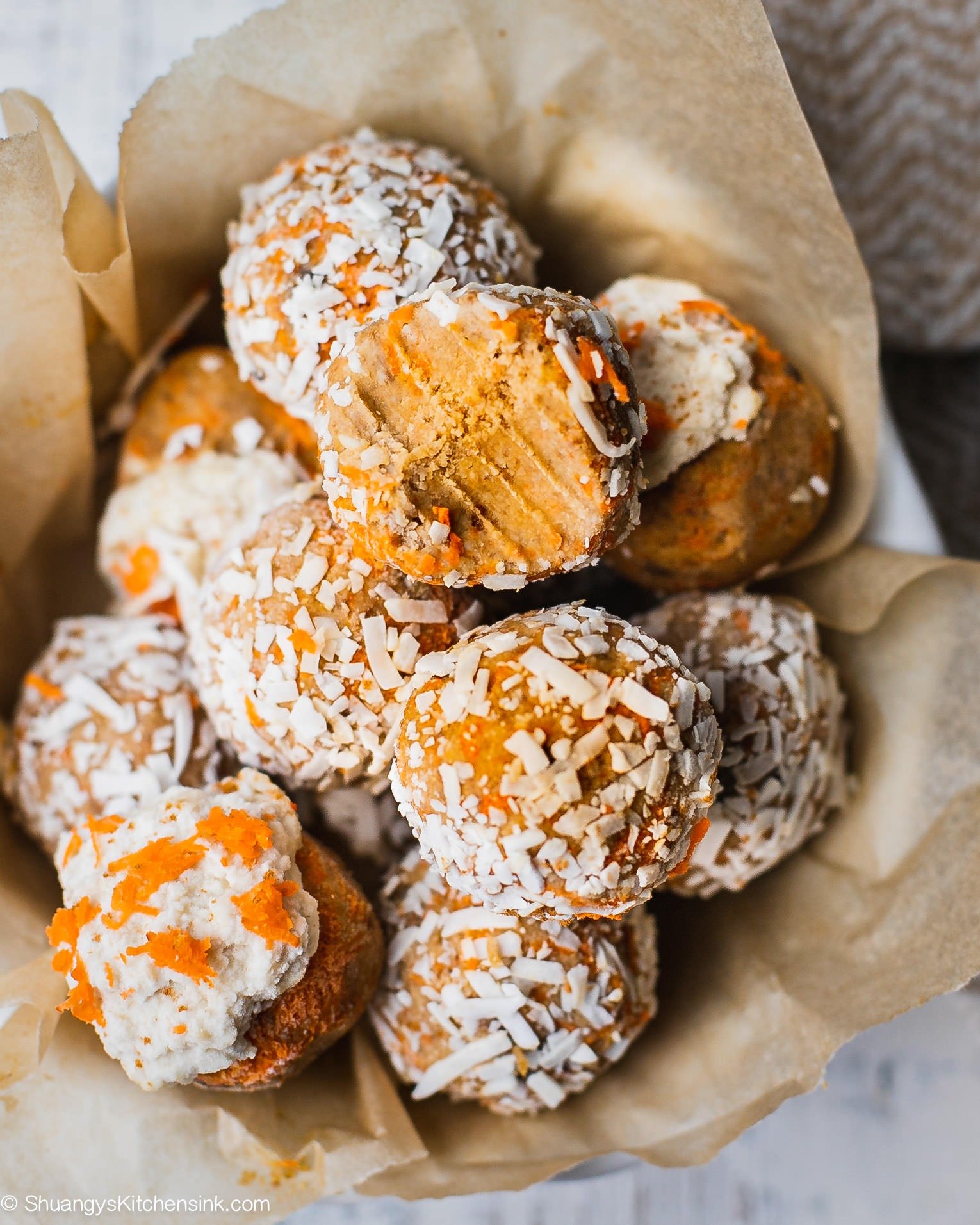 Vegan Raw Carrot Cake Truffles {Vegan} - Shuangy's Kitchensink