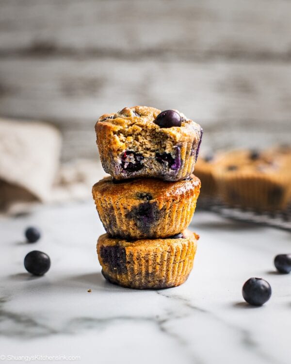 Healthy Blueberry Banana Muffins {1 min Video} Shuangy's Kitchen Sink