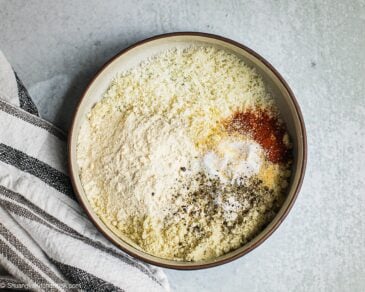 Instruction on how to make air fryer zucchini fries, step by step.