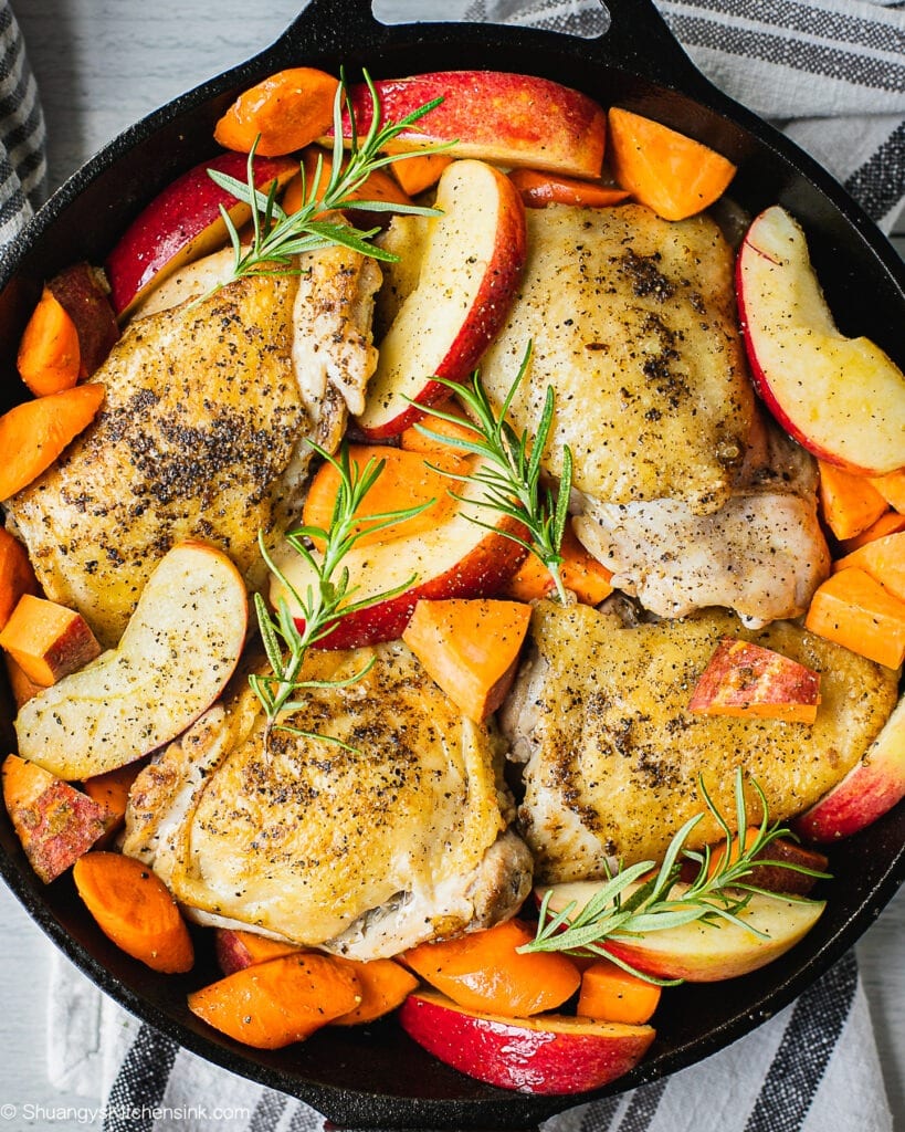 Baked Apple Cider Chicken Skillet {Whole30} | Shuangy's Kitchensink