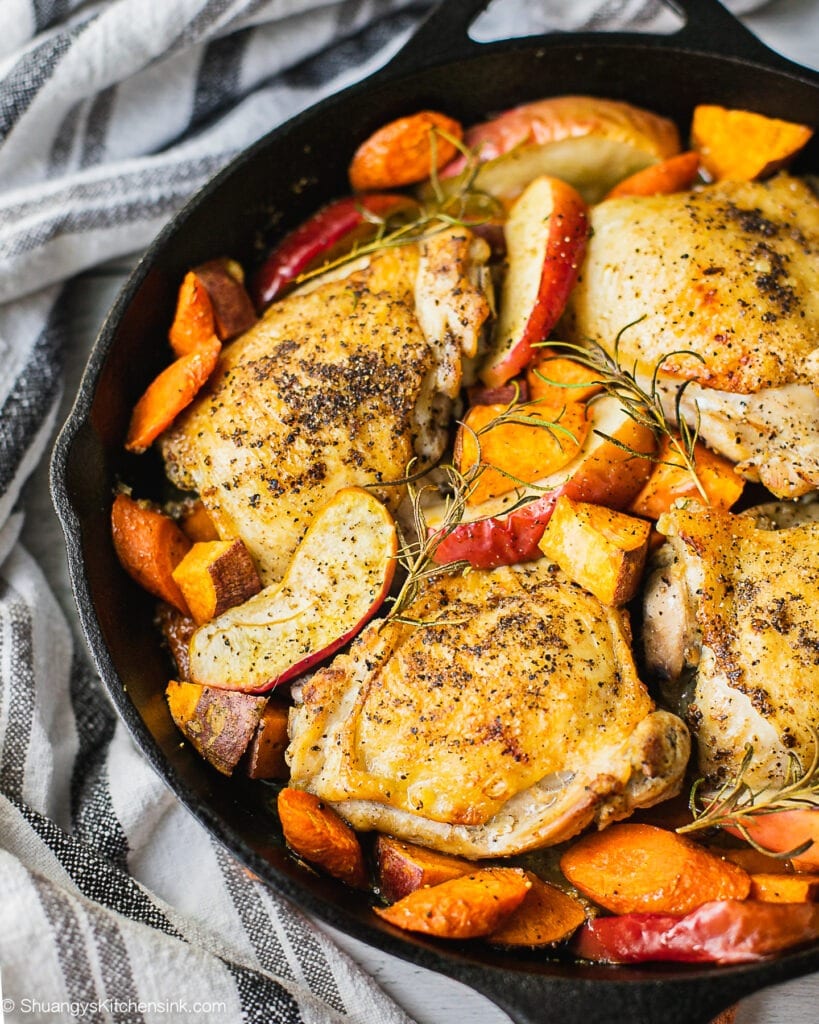 Baked Apple Cider Chicken Skillet {Whole30} | Shuangy's Kitchensink