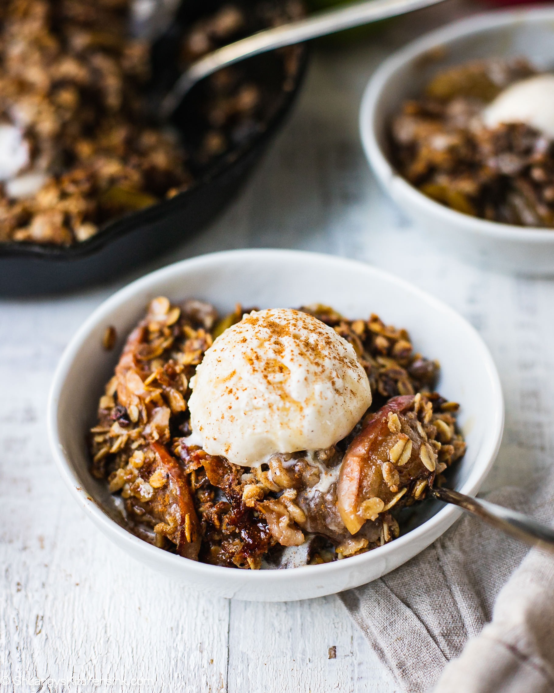 Caramel Apple Crisp With Sea Salt Vegan Shuangy S Kitchen Sink