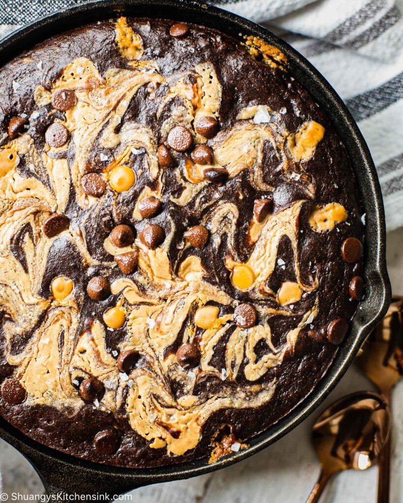 Half Brownie and Half Cookie, Includes Cast Iron Skillet, Chocolate Chip  Cookie & Brownie Mix, 1 EACH - Harris Teeter