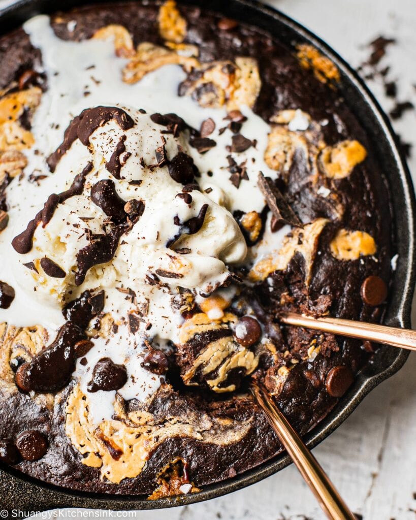 S'mores Brownie Skillet {for sharing} • Fit Mitten Kitchen