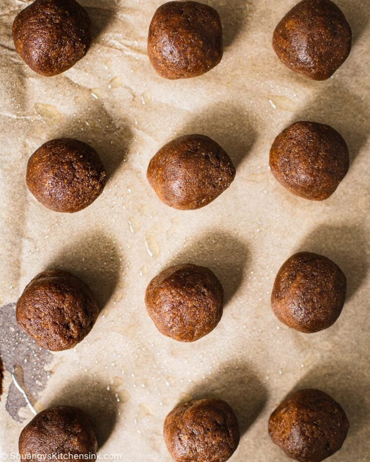 Instruction to make apple butter cookies: Use a cookie scoop to portion the chilled dough and roll each portion into a ball.