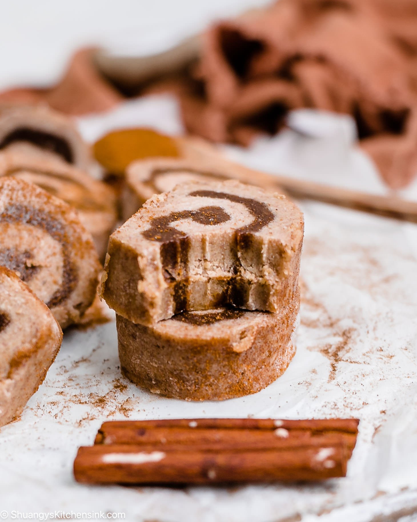 No Bake Cinnamon Roll Energy Bites {4 Ingredients}-image