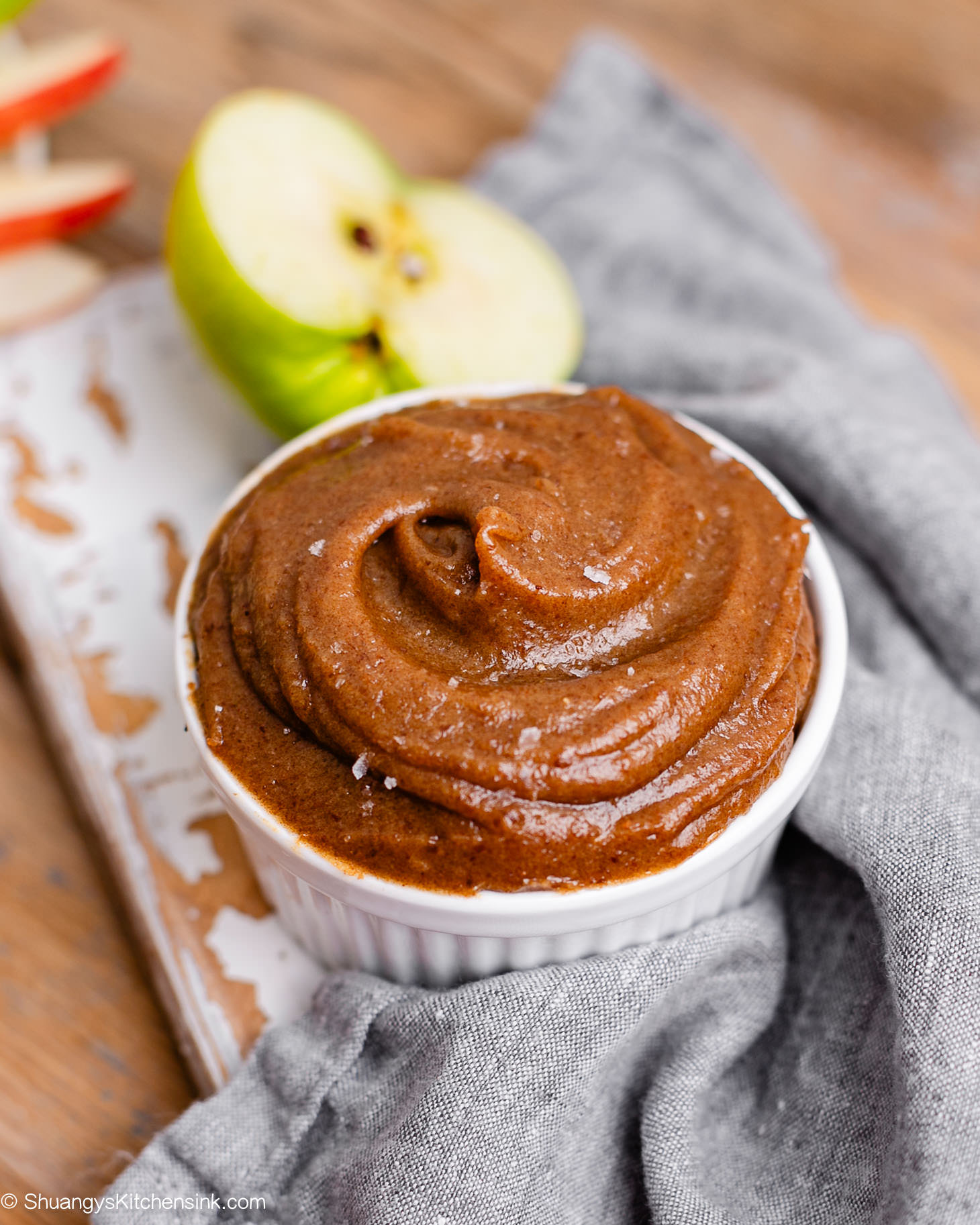 Date Caramel Sauce {3 Ingredients} - Shuangy's Kitchensink