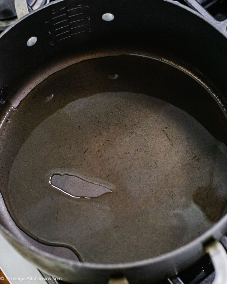 Step by step instruction for making red braised chicken drumsticks.