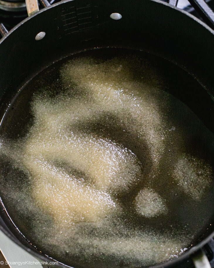 Step by step instruction for making red braised chicken drumsticks.