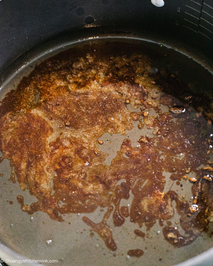 Step by step instruction for making red braised chicken drumsticks.