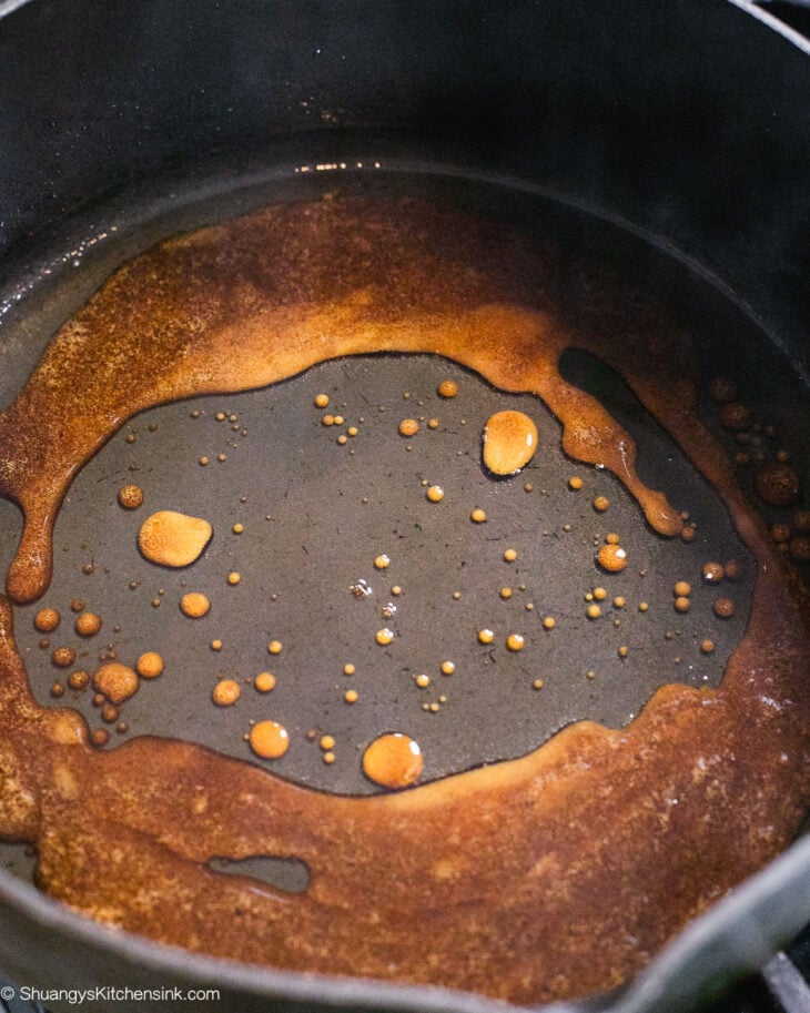 Step by step instruction for making red braised chicken drumsticks.