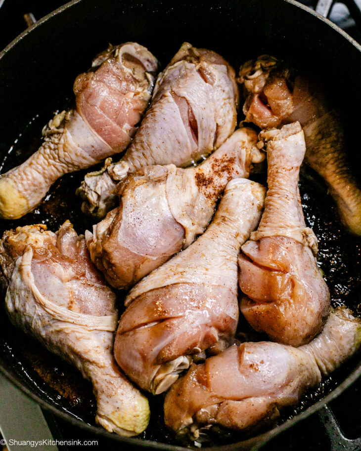 Step by step instruction for making red braised chicken drumsticks.
