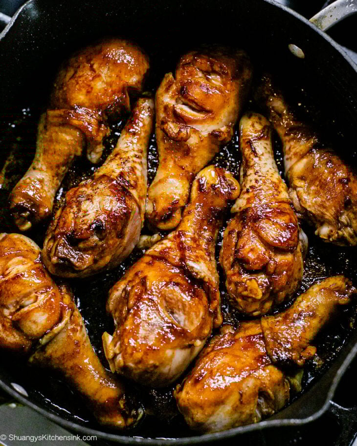 Step by step instruction for making red braised chicken drumsticks.