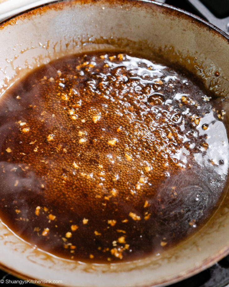 Step by step instruction for honey garlic meatballs -Heat up the sauce and over low heat, gently stir until the sauce thickens.