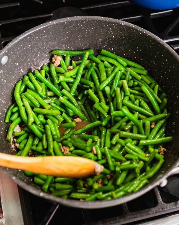 Add the green beans back into the wok.