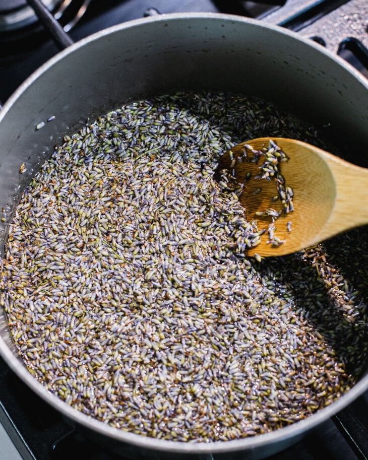 Stir a few times to make sure all of the lavender buds are submerged.